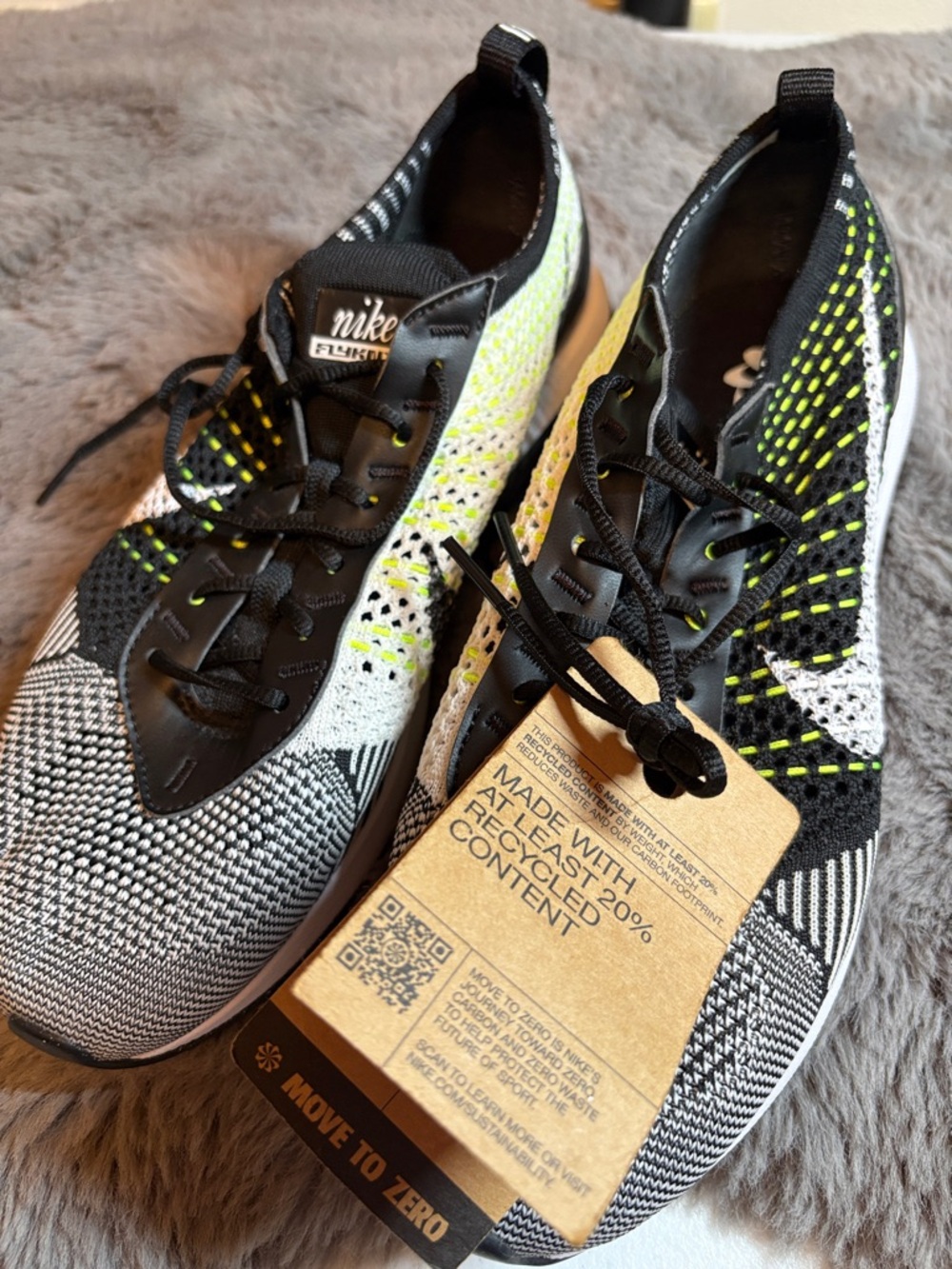 NWT Nike Black, White & Yellow Flyknit Running Sneakers Size 8.5 - Picture 7 of 7